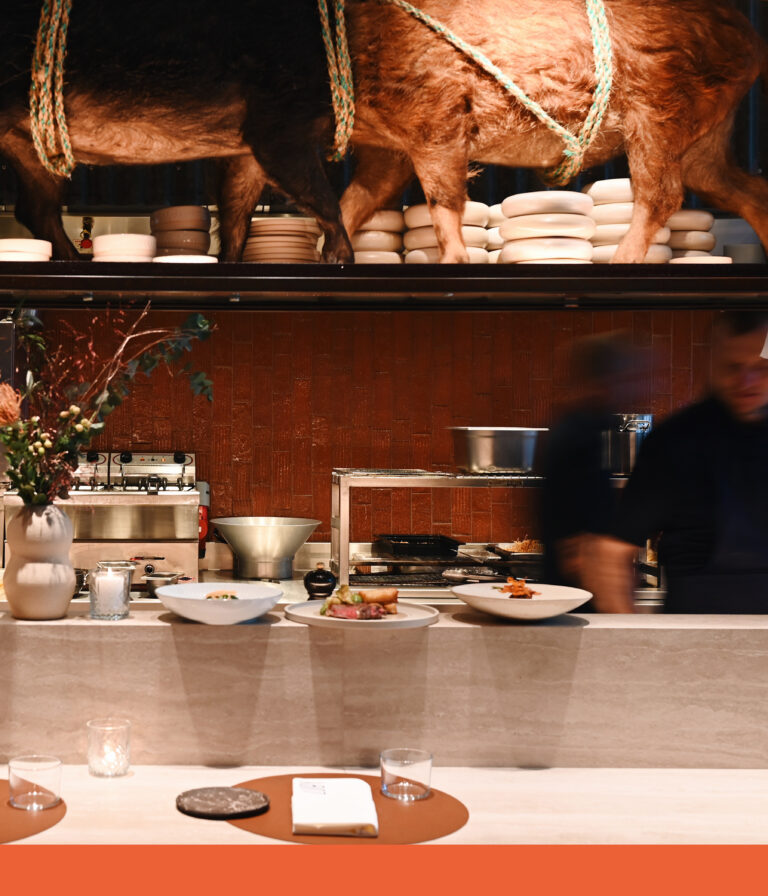 erechten gepresenteerd aan de bar voor de open keuken van Lucy’s Table